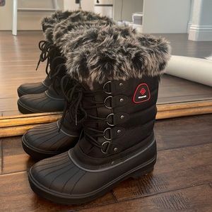 Black snow boots with grey fur trip zip up with platforms non slip